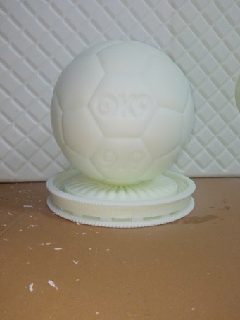 Thiết kế và in 3D Sla quả bóng vàng-2