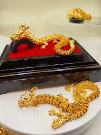 In 3D Sla và Sơn màu con rồng vàng